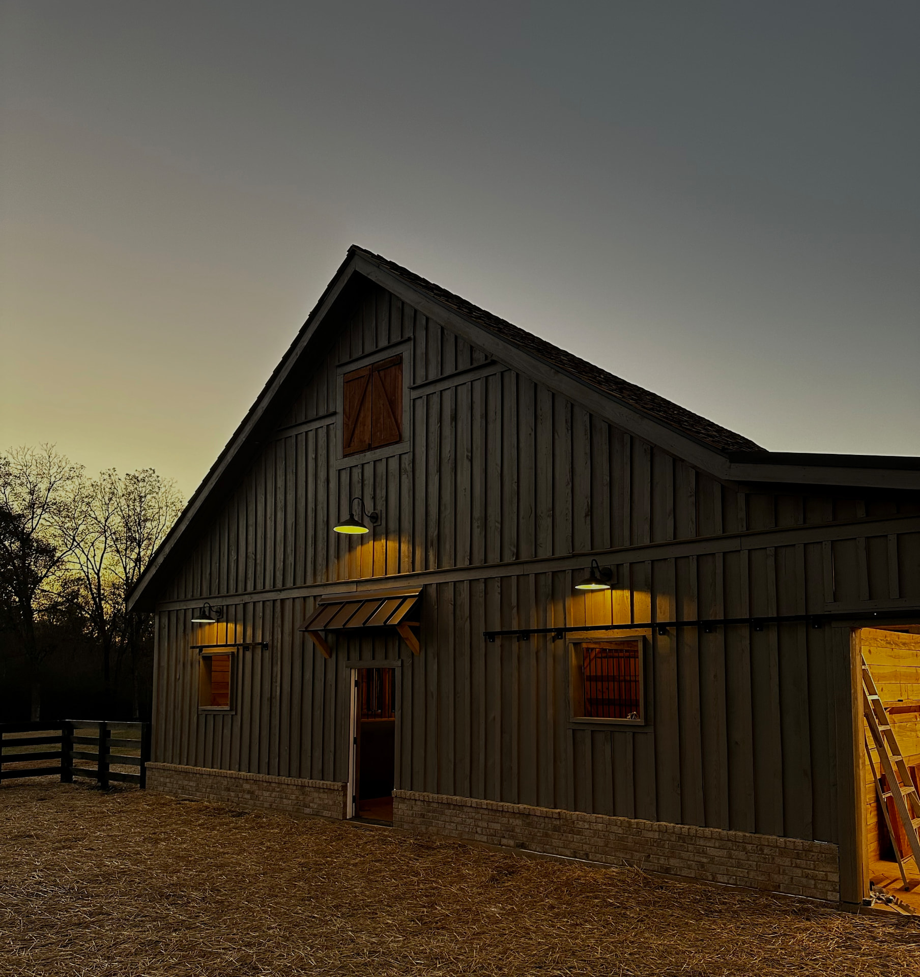 Heavy Horse Wood Works website design featuring a timber frame barn at dusk